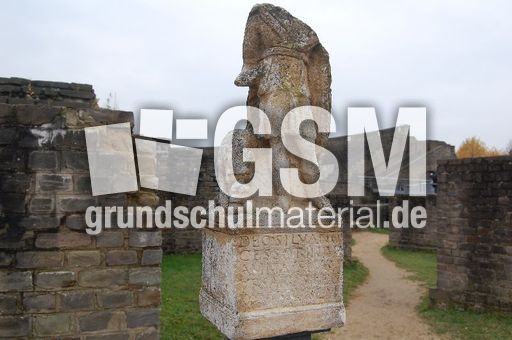 Xanten - Weihestein .JPG